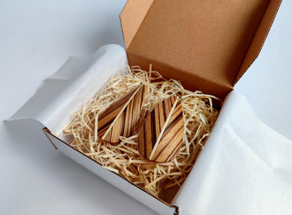 Leaf pattern earrings made of Zebrano wood
