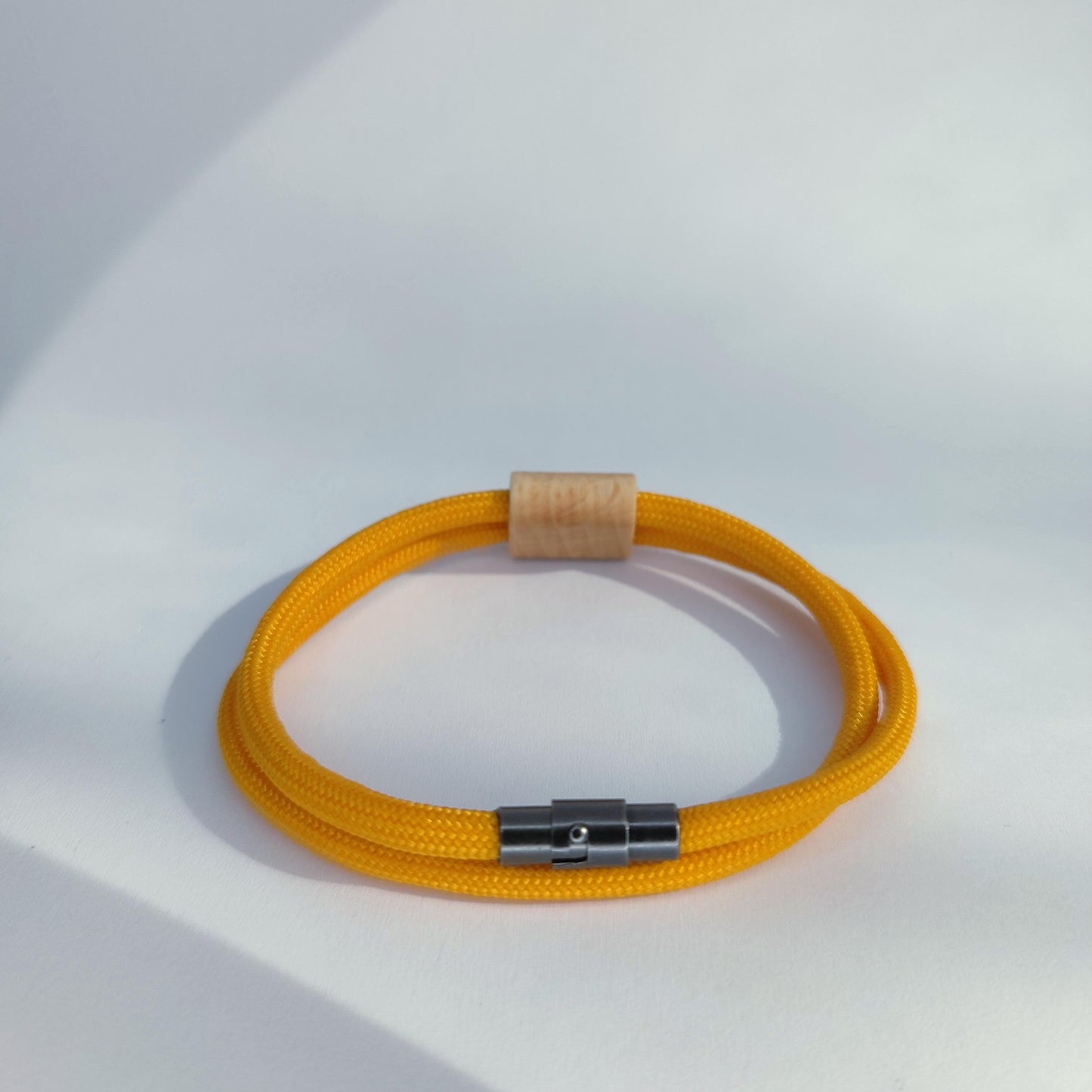 Wave Symbol Paracord Bracelet: Wooden Wave Ornament & Magnetic Lock