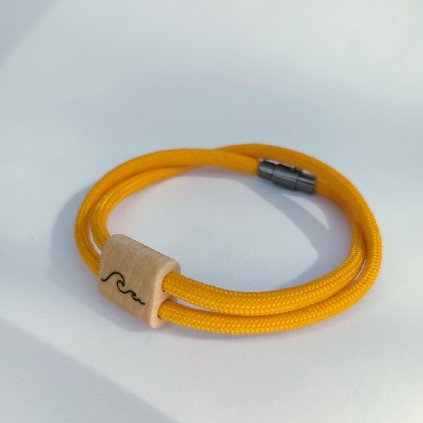 Wave Symbol Paracord Bracelet: Wooden Wave Ornament & Magnetic Lock