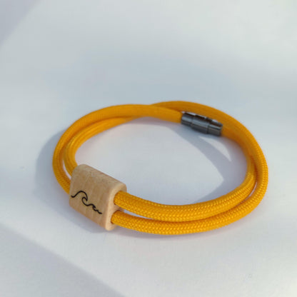 Wave Symbol Paracord Bracelet: Wooden Wave Ornament & Magnetic Lock